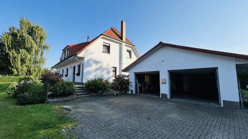 straßenseitige Ansicht - 8 Zimmer Mehrfamilienhaus, Wohnhaus zum Kaufen in Grimmen