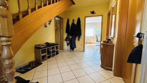 Flur Wohneinheit 1 - Mehrfamilienhaus, Wohnhaus mit 209,00 m&sup2; in Grimmen zum Kaufen