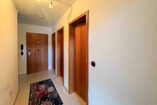 Flur - Etagenwohnung mit 77,10 m&sup2; in Augsburg zum Kaufen