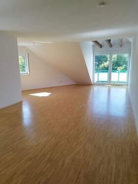 Wohnbereich - Sonnenverwöhnte 3-Zimmer DG-Wohnung in ruhiger Lage in Dreieich-Dreieichenhain