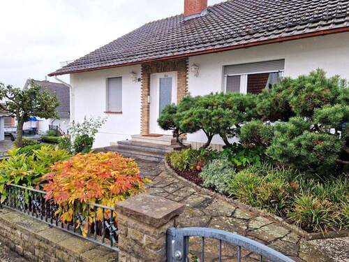 Haupteingang - 5 Zimmer Etagenwohnung zur Miete in Bad Hersfeld / Kathus