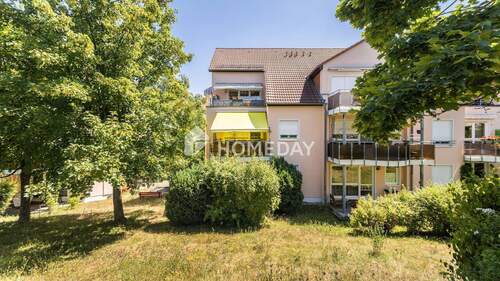 Garten 2 - Modernisiert & sehr gepflegt: Dachgeschosswohnung mit 3 Zimmern, EBK und Stellplatz in ruhiger Lage