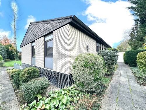 Hausansicht - 4 Zimmer Bungalow in Neuss