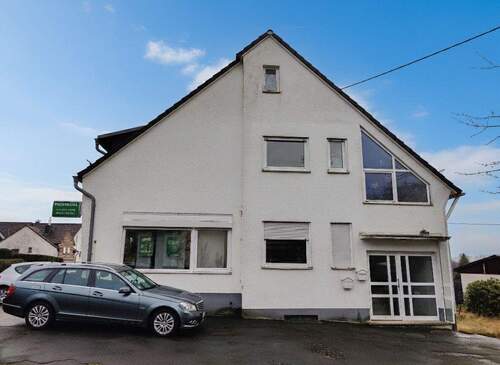 Hausansicht - 7 Zimmer Mehrfamilienhaus, Wohnhaus zum Kaufen in Weyerbusch