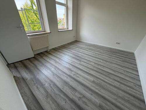 IMG_3066 - Einziehen und Wohlfühlen - NEUES Laminat - 1 . OG !!!