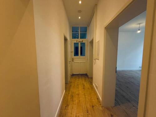 Flur mit Eingangstür - 2 Zimmer Etagenwohnung in Frankfurt am Main