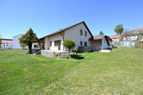 Sonnige Süd-Ost Seite - Mehrfamilienhaus, Wohnhaus mit 181,60 m&sup2; in Deining zum Kaufen