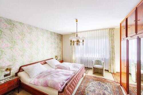 Schlafzimmer - 7 Zimmer Mehrfamilienhaus, Wohnhaus zum Kaufen in Tamm