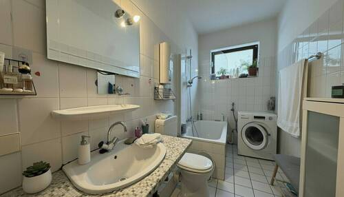 Badezimmer (EG links) Neu - 