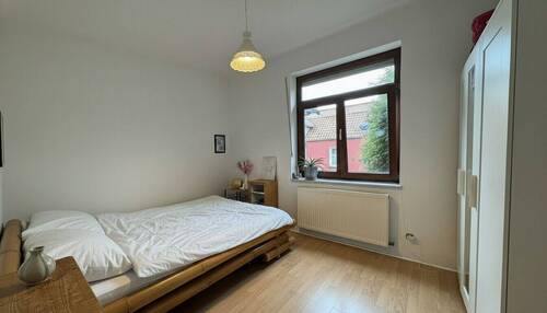 Schlafzimmer (EG links) - 