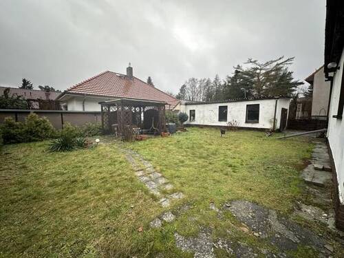 Ansicht Garten und Garage - 3 Zimmer Einfamilienhaus zum Kaufen in Hohen Neuendorf