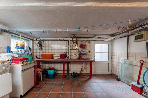 Waschkeller mit Ausgang zum Garten - 