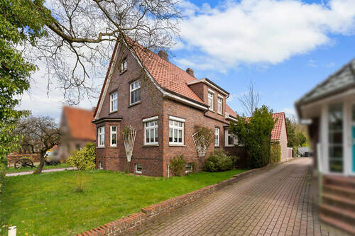 Hausansicht - 8 Zimmer Einfamilienhaus zum Kaufen in Aurich