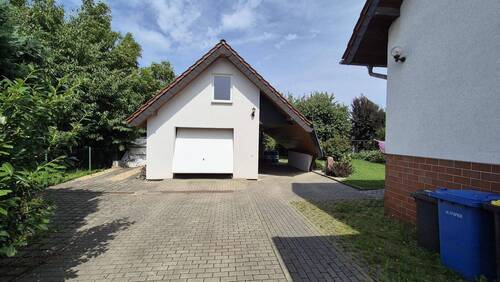 Garage mit Carport - 