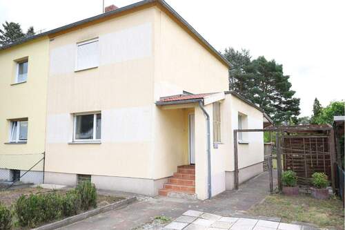 Straßenansicht - Gemütliche Doppelhaushälfte mit Potenzial