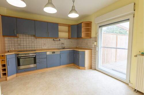 Wohnküche mit Ausgang zum Garten - 3 Zimmer Doppelhaushälfte in Berlin