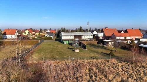 Drohnenansicht - Viel Raum im Grünen mit Entwicklungspotenzial gepflegtes Grundstück in Thalheim (ca. 1720 m²)