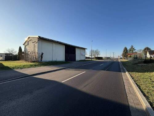 Straßenansicht / Scheunen-Vorderseite - Grundstück zum Kaufen in Bitterfeld-Wolfen