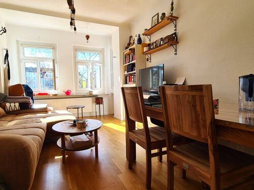 Helles Wohnzimmer - 3 Zimmer Etagenwohnung in Nürnberg