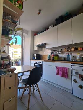 Küche mit Zugang zum Balkon - 
