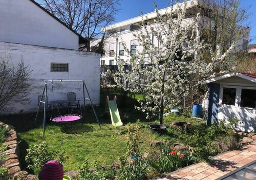 Garten mit Gartenhaus - 
