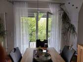 Wohn-Essbereich mit Zugang zum großen Balkon - 4 Zimmer Mehrfamilienhaus, Wohnhaus in Rodalben