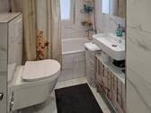 Tageslichtbad mit Wanne - 