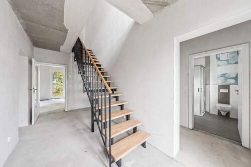 Eingangsbereich mit Treppe - 