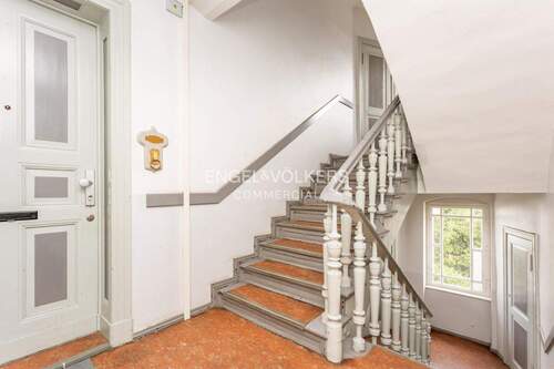 Treppenhaus - Einfamilienhaus zum Kaufen in Berlin