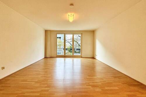 Wohnzimmer - 3 Zimmer Etagenwohnung zum Kaufen in Frankfurt am Main
