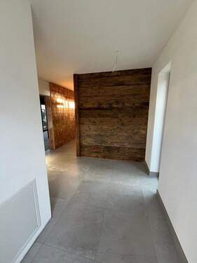 Flur - 6 Zimmer Doppelhaushälfte in Abensberg