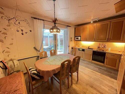 Küche EG-Wohnung - 5 Zimmer Einfamilienhaus in Schortens