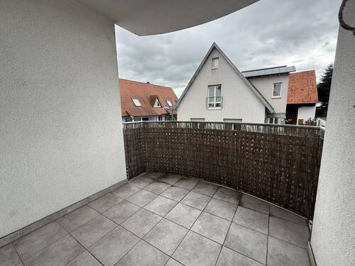 Überdachter Balkon - Etagenwohnung mit 87,20 m² in Karlsdorf-Neuthard zur Miete