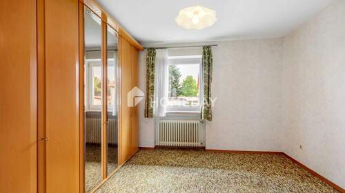 1. OG Elternschlafzimmer 1 - 