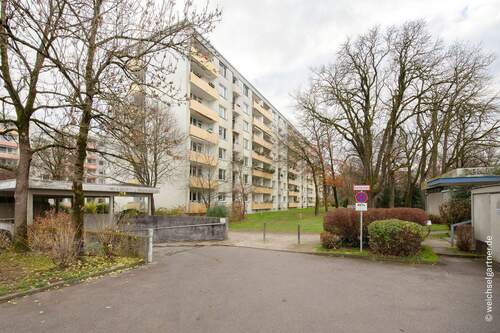 Blick auf die Balkonseite - Etagenwohnung mit 55,80 m&sup2; in München zum Kaufen