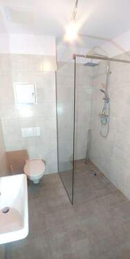 Bad mit Dusche - 