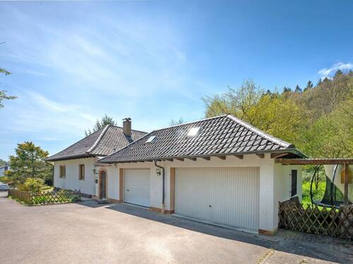 Hausansicht - Einfamilienhaus mit großem Grundstück in idyllischer Lage von Bammental