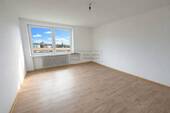 Wohnzimmer - 3 Zimmer Etagenwohnung zum Kaufen in Stade