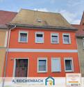 Straßenansicht - Schönes Reihenmittelhaus mit viel Nebengelass, Carport und ruhigem Garten in Bad Schmiedeberg zu verkaufen!