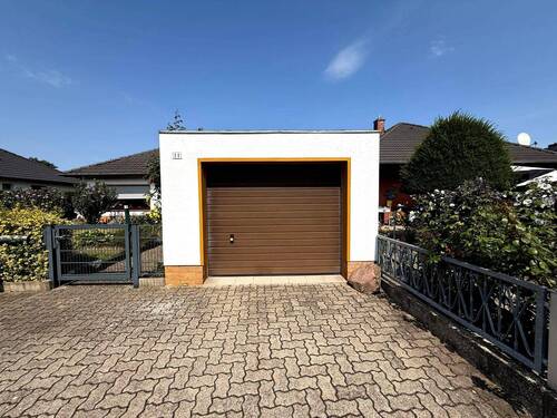 Ansicht Garage - Einfamilienhaus mit 137,60 m² in Pattensen zum Kaufen