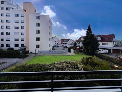 Blick vom Balkon - Etagenwohnung mit 70,00 m² in Remseck zum Kaufen