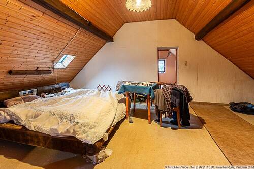 Zimmer im Dachgeschoss - 