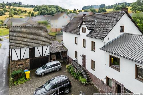 Blick auf Scheune links - 