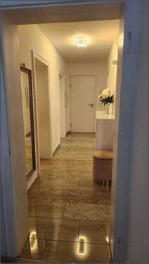 Flur 2 - 4 Zimmer Etagenwohnung in Wiesbaden