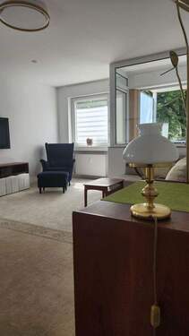 Wohnzimmer mit Zugang Balkon - 