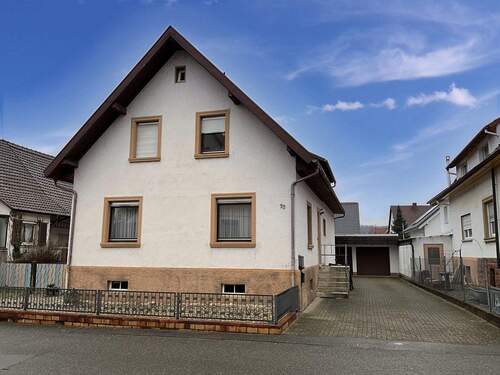 Giebelansicht Straßenseite - 6 Zimmer Einfamilienhaus zum Kaufen in Friesenheim