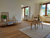 großzügiges Wohnzimmer - 4 Zimmer Etagenwohnung in Leonberg