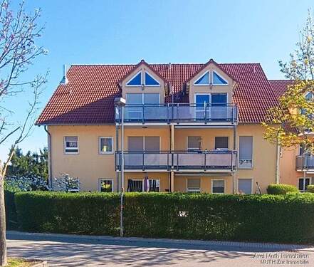 Straßenansicht - Verkauft! ABER wir suchen ähnliche Angebote -! 3 - 4 12 Zimmer im EG , mit Garage.