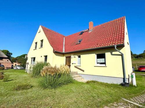 Hausansicht - 7 Zimmer Mehrfamilienhaus, Wohnhaus zum Kaufen in Groß Zicker