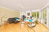 lichtdurchfluteter Wohnbereich - 2 Zimmer Etagenwohnung in München